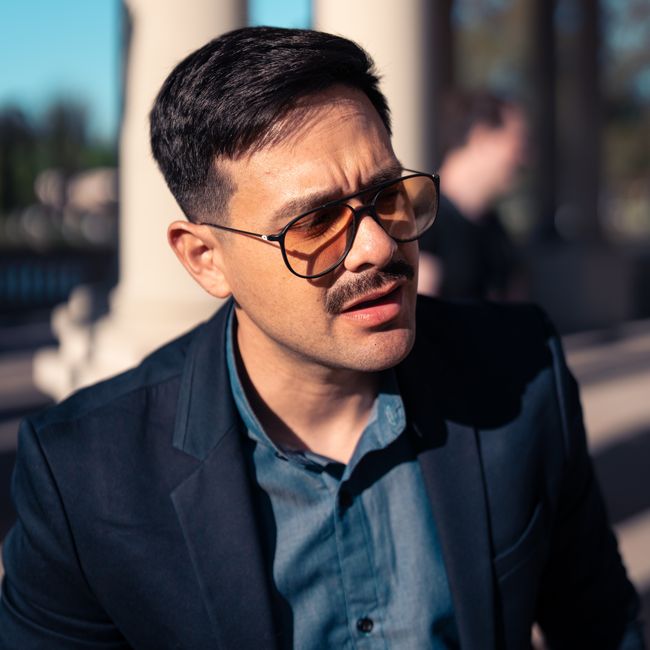 Klasszikus pompadour frizura